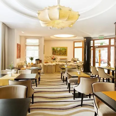 Komturia Old Town By Fahrenheit 4*