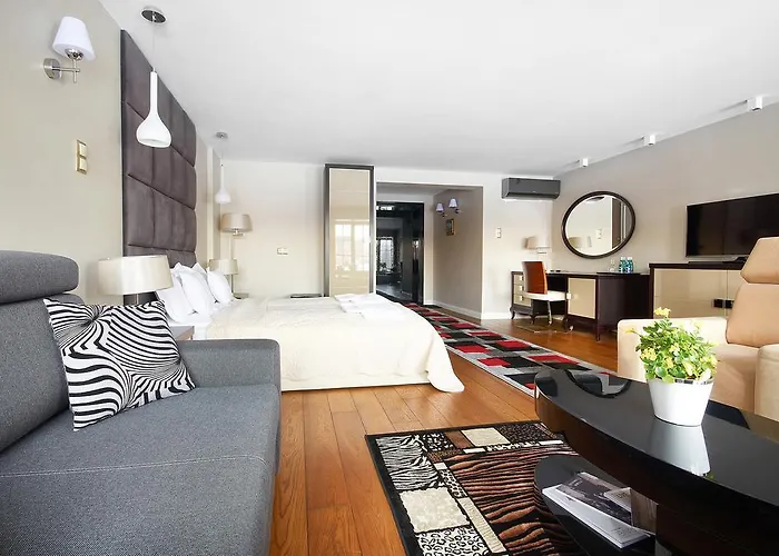 Komturia Old Town By Fahrenheit Aparthotel